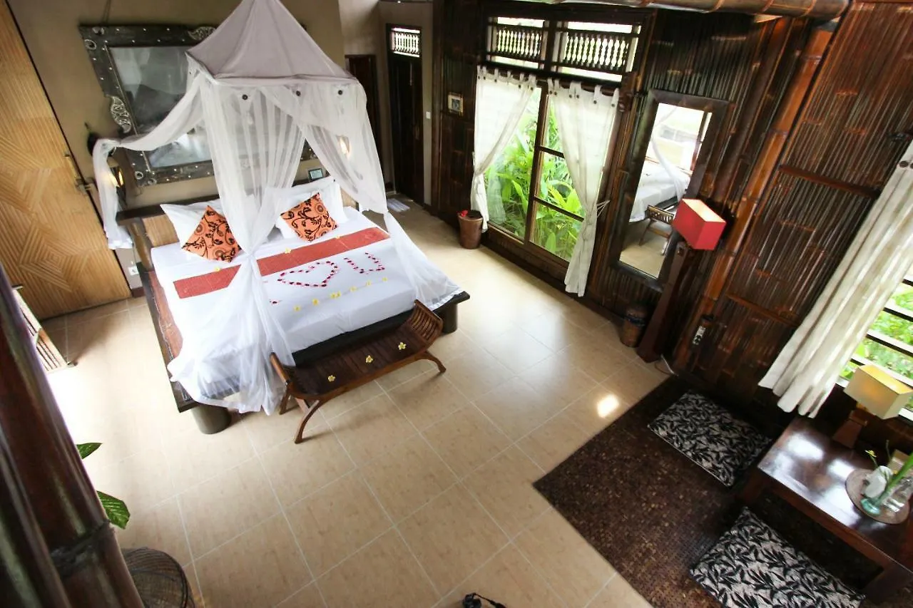 Ubud Hidden Villa Yone Village 4*,